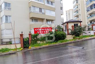 Bayraklı 75. Yıl Mh. Görkent Sitesinde Ara Kat Satılık 