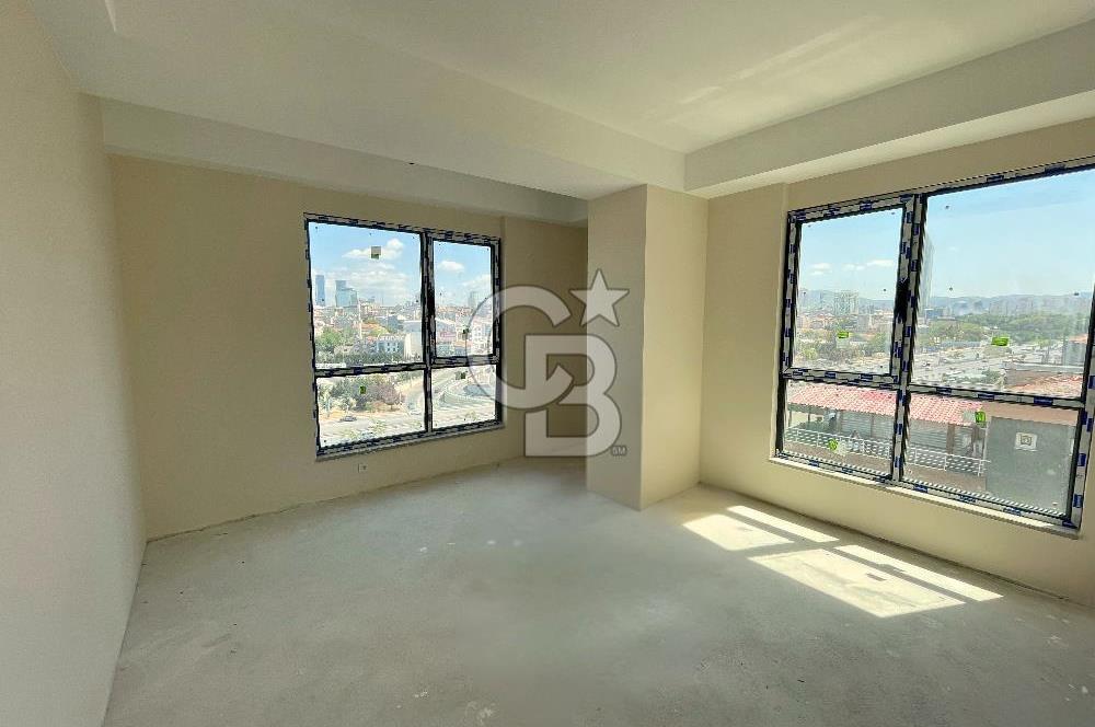 Sahrayıcedit E5'te Emsalsiz Konumda 2500m2 Kiralık Sıfır Plaza