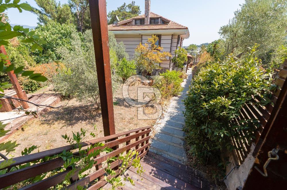 Kemalpaşa Villalar Bölgesinde 4+1 Triplex Villa