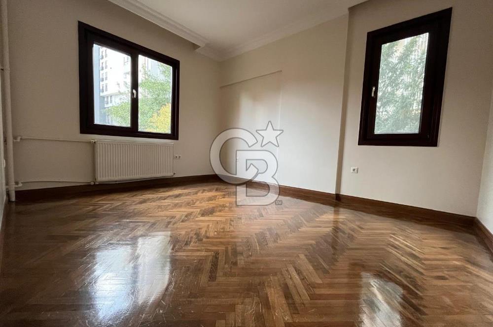 Caddebostan Plaj Yolun'da 4+1 Geniş ve Ferah Kiralık Daire