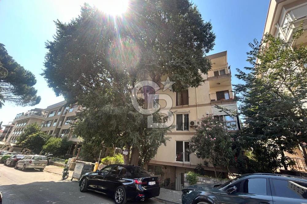 Fenerbahçe'de modern eşyalı şömineli 4+1 balkonlu daire