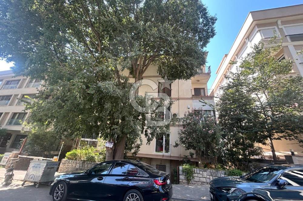 Fenerbahçe'de modern eşyalı şömineli 4+1 balkonlu daire