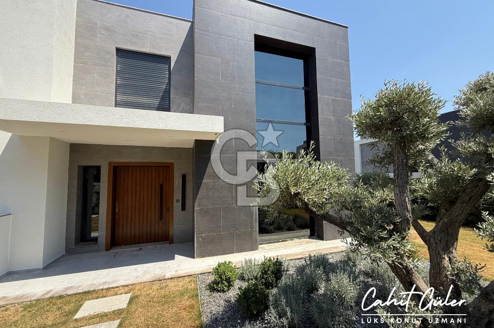 İzmir Çeşme Dalyan'da Sıfır/Müstakil/Havuzlu Satılık Lüks Villa