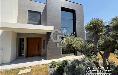 İzmir Çeşme Dalyan'da Sıfır/Müstakil/Havuzlu Satılık Lüks Villa