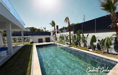 İzmir Çeşme Dalyan'da Sıfır/Müstakil/Havuzlu Satılık Lüks Villa