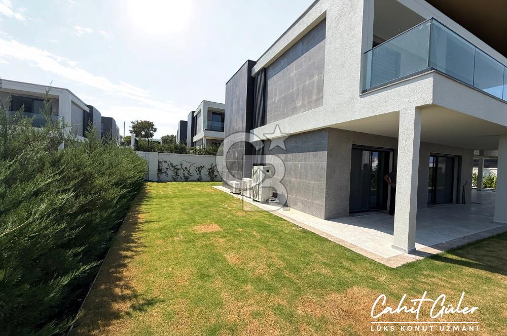 İzmir Çeşme Dalyan'da Sıfır/Müstakil/Havuzlu Satılık Lüks Villa