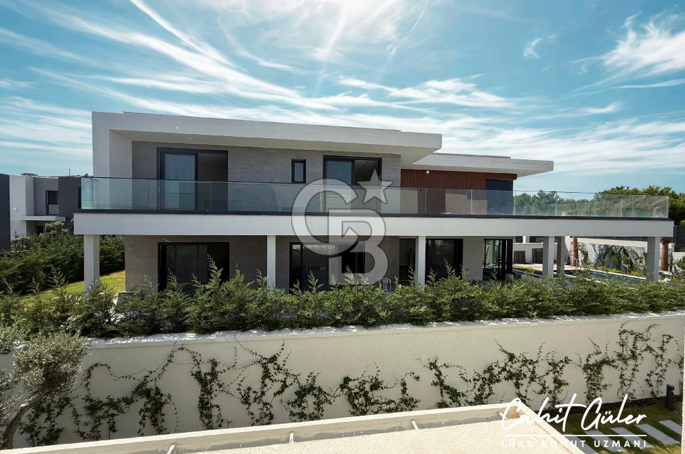 İzmir Çeşme Dalyan'da Sıfır/Müstakil/Havuzlu Satılık Lüks Villa