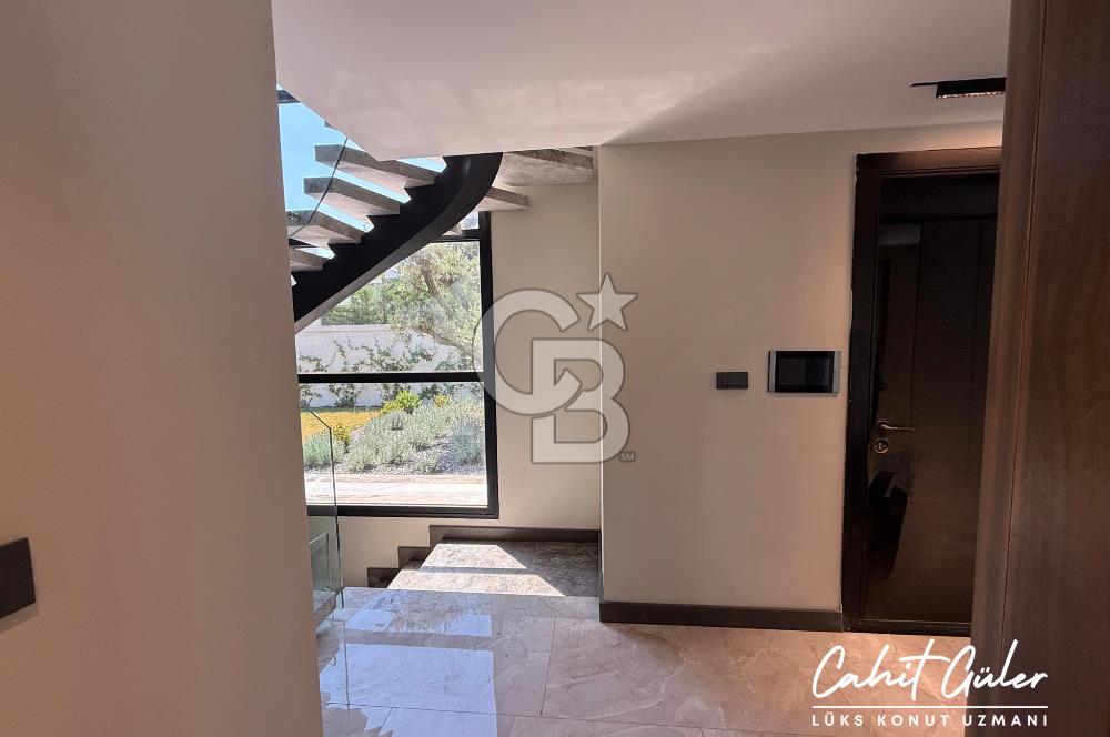 İzmir Çeşme Dalyan'da Sıfır/Müstakil/Havuzlu Satılık Lüks Villa