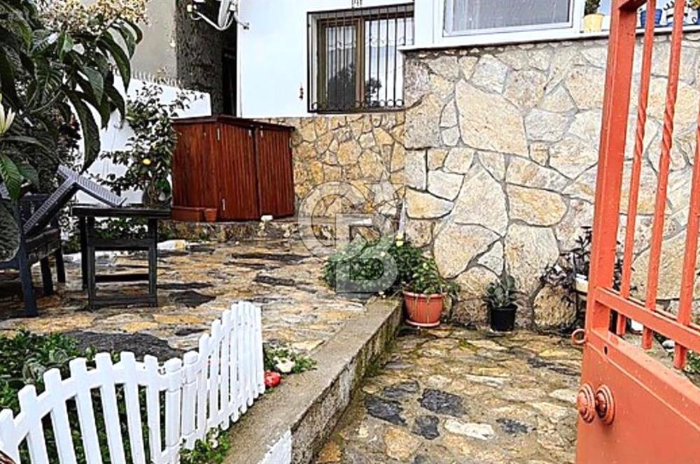 Urla Bademlerde Satılık Müstakil Ev