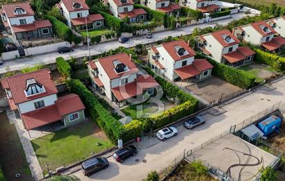 Tepeören Yaşam Evleri 5+2 Geniş Bahçeli Satılık Tripleks Villa