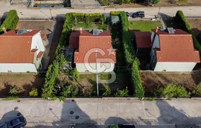 Tepeören Yaşam Evleri 5+2 Geniş Bahçeli Satılık Tripleks Villa