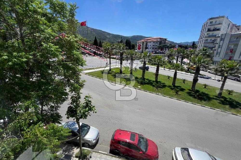 Manisa Merkezde Bulvar Üstünde 3+1 Daire