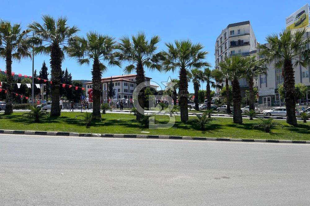 Manisa Merkezde Bulvar Üstünde 3+1 Daire