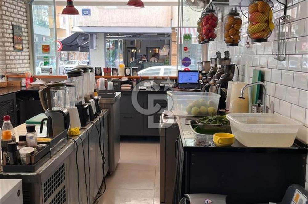 Bostanlı Çarşı SokağInda Devren Cafe