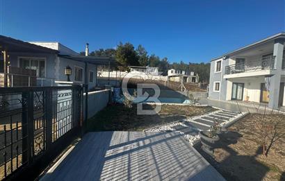 BORNOVA YAKAKÖYDE UYGUN FİYATLI SATILIK DUBLEKS HAVUZLU VİLLA