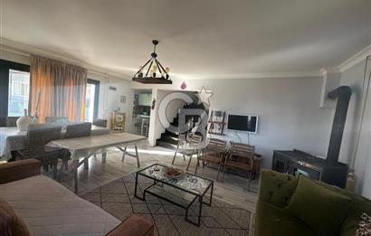 BORNOVA YAKAKÖYDE UYGUN FİYATLI SATILIK DUBLEKS HAVUZLU VİLLA