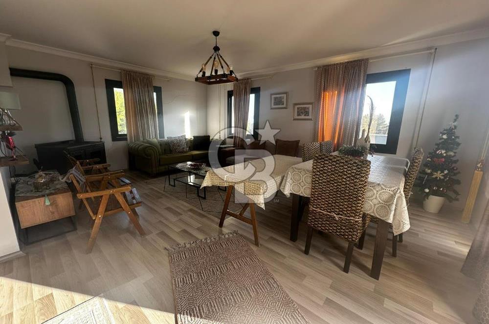 BORNOVA YAKAKÖYDE UYGUN FİYATLI SATILIK DUBLEKS HAVUZLU VİLLA