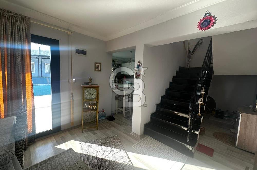 BORNOVA YAKAKÖYDE UYGUN FİYATLI SATILIK DUBLEKS HAVUZLU VİLLA