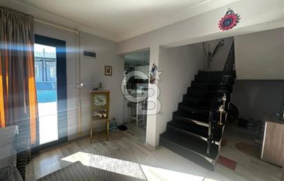 BORNOVA YAKAKÖYDE UYGUN FİYATLI SATILIK DUBLEKS HAVUZLU VİLLA