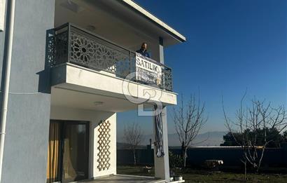 BORNOVA YAKAKÖYDE UYGUN FİYATLI SATILIK DUBLEKS HAVUZLU VİLLA