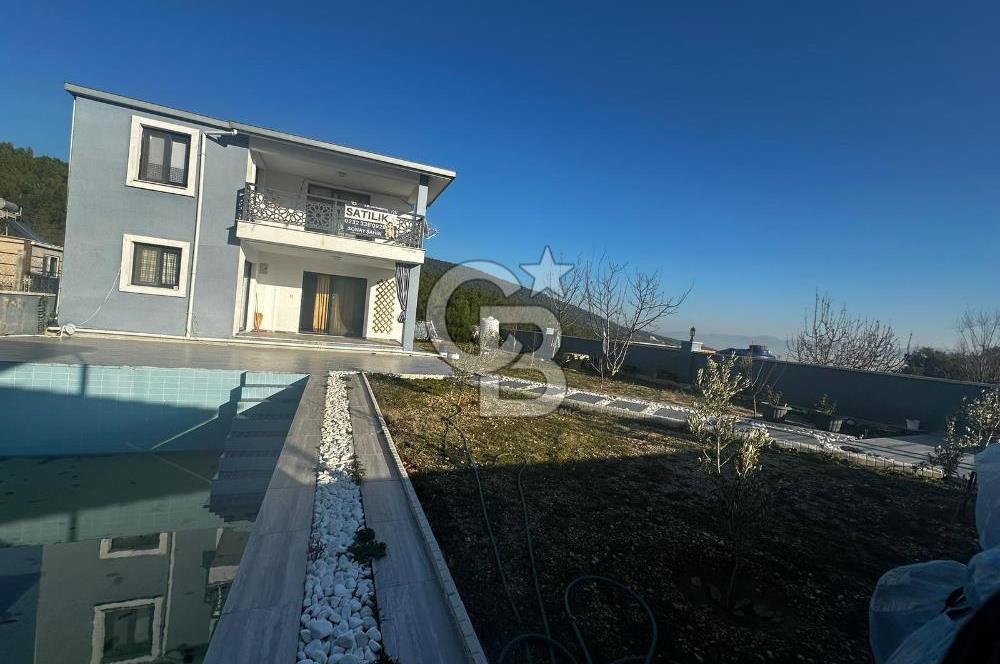 BORNOVA YAKAKÖYDE UYGUN FİYATLI SATILIK DUBLEKS HAVUZLU VİLLA
