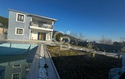 BORNOVA YAKAKÖYDE UYGUN FİYATLI SATILIK DUBLEKS HAVUZLU VİLLA