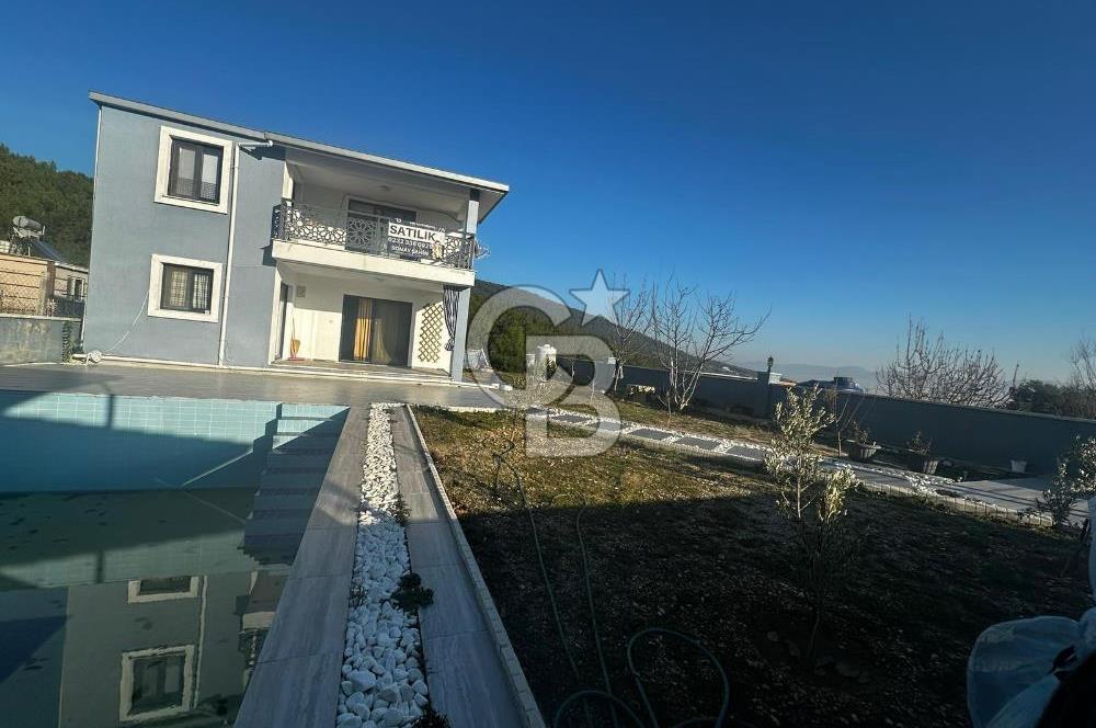 BORNOVA YAKAKÖYDE UYGUN FİYATLI SATILIK DUBLEKS HAVUZLU VİLLA
