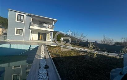 BORNOVA YAKAKÖYDE UYGUN FİYATLI SATILIK DUBLEKS HAVUZLU VİLLA