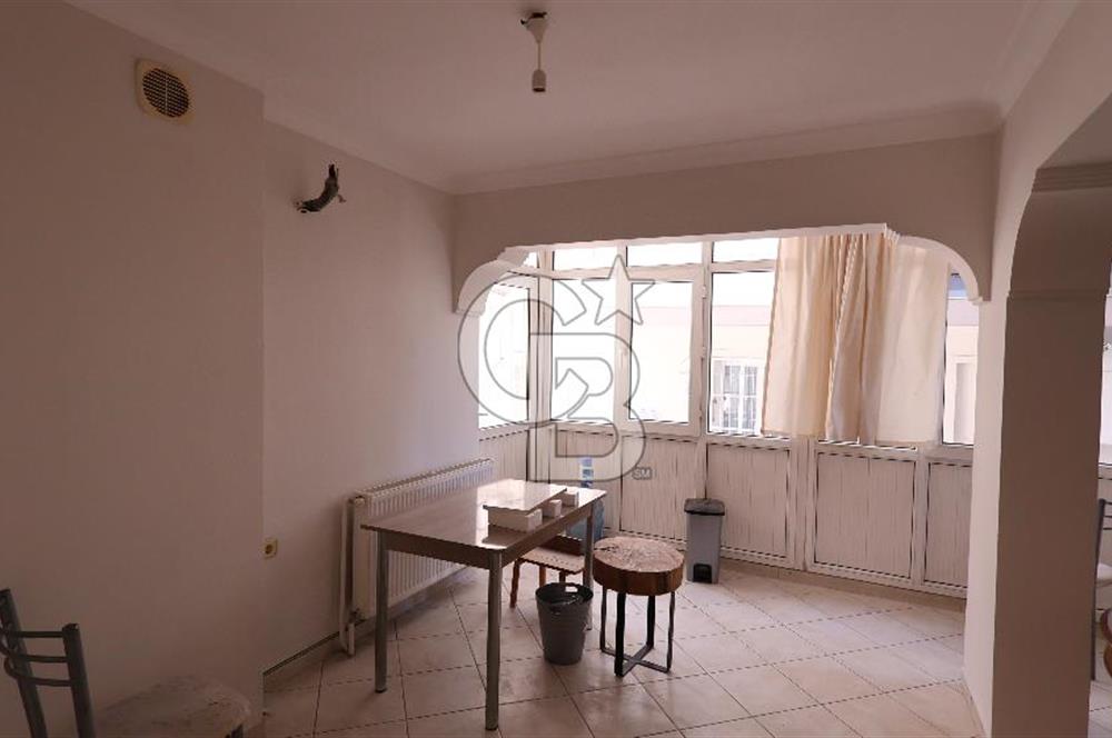 İnönü Cad. üzeri Göztepe Stadı karşısı mükemmel konumlu daire..