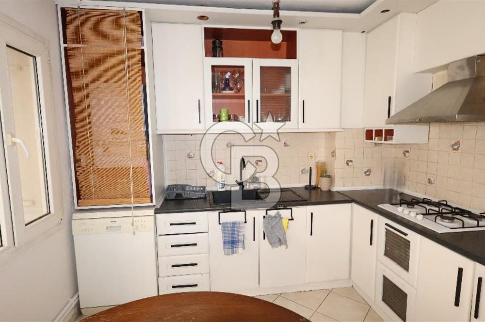 İnönü Cad. üzeri Göztepe Stadı karşısı mükemmel konumlu daire..