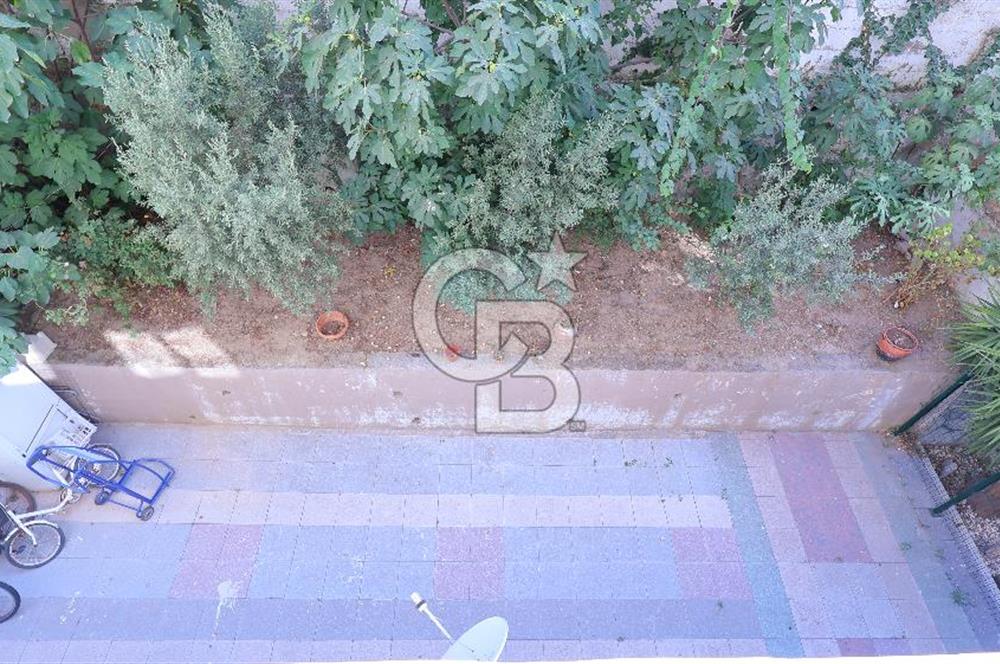 İnönü Cad. üzeri Göztepe Stadı karşısı mükemmel konumlu daire..