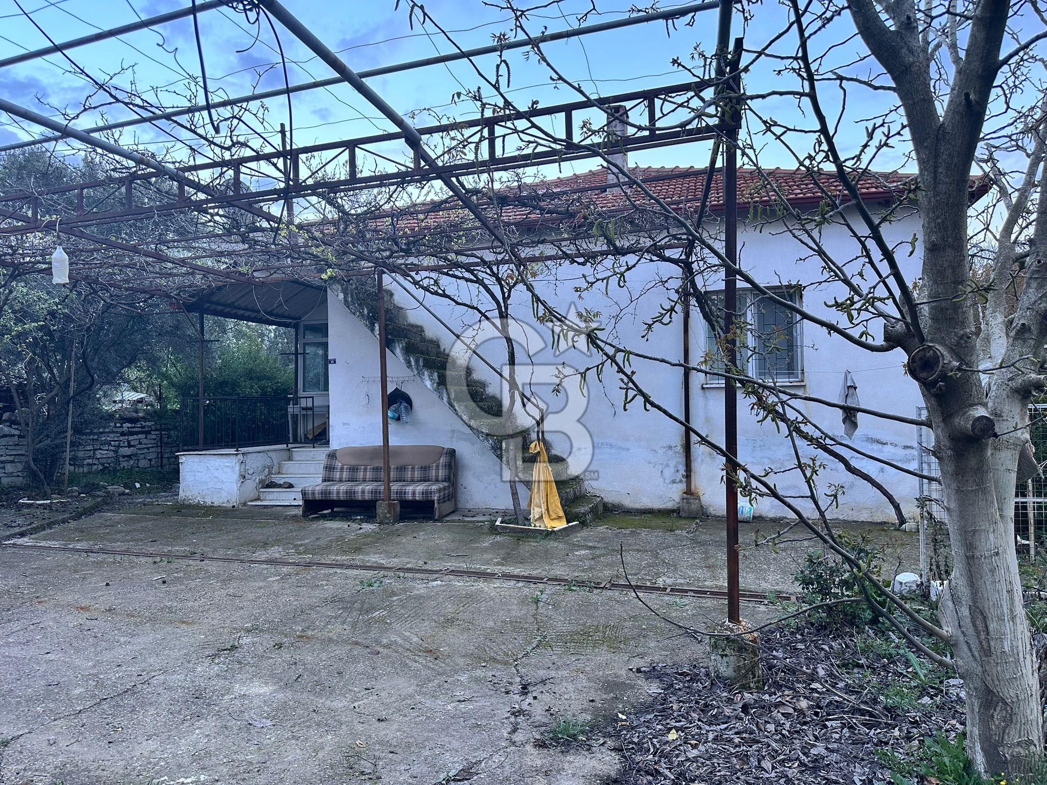 Muğla Yatağan Bozarmut Mahallesinde Satılık Kagir Ev ve Tarla