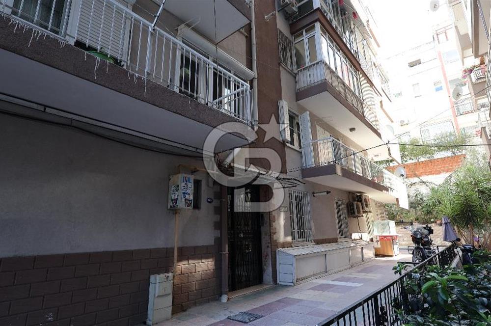 İnönü Cad. üzeri Göztepe Stadı karşısı mükemmel konumlu daire..