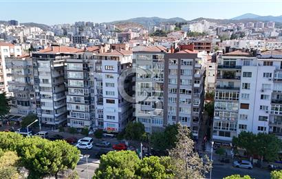 İnönü Cad. üzeri Göztepe Stadı karşısı mükemmel konumlu daire..