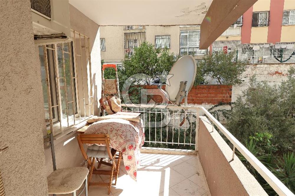 İnönü Cad. üzeri Göztepe Stadı karşısı mükemmel konumlu daire..