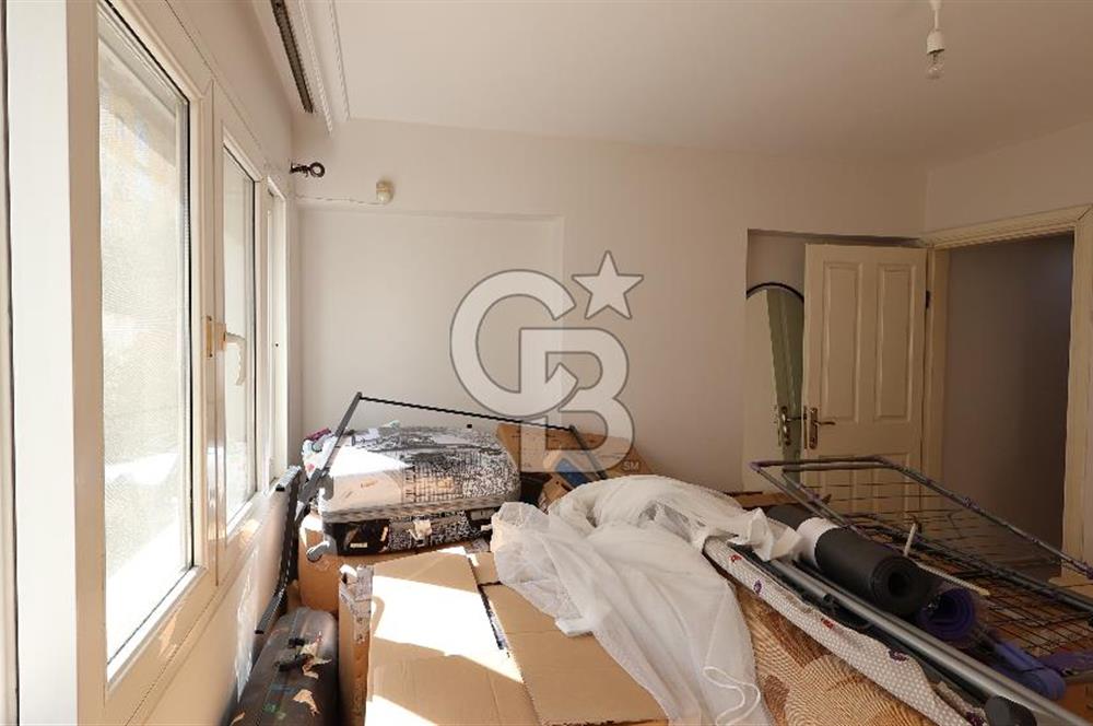 İnönü Cad. üzeri Göztepe Stadı karşısı mükemmel konumlu daire..