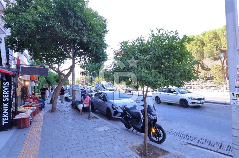 İnönü Cad. üzeri Göztepe Stadı karşısı mükemmel konumlu daire..