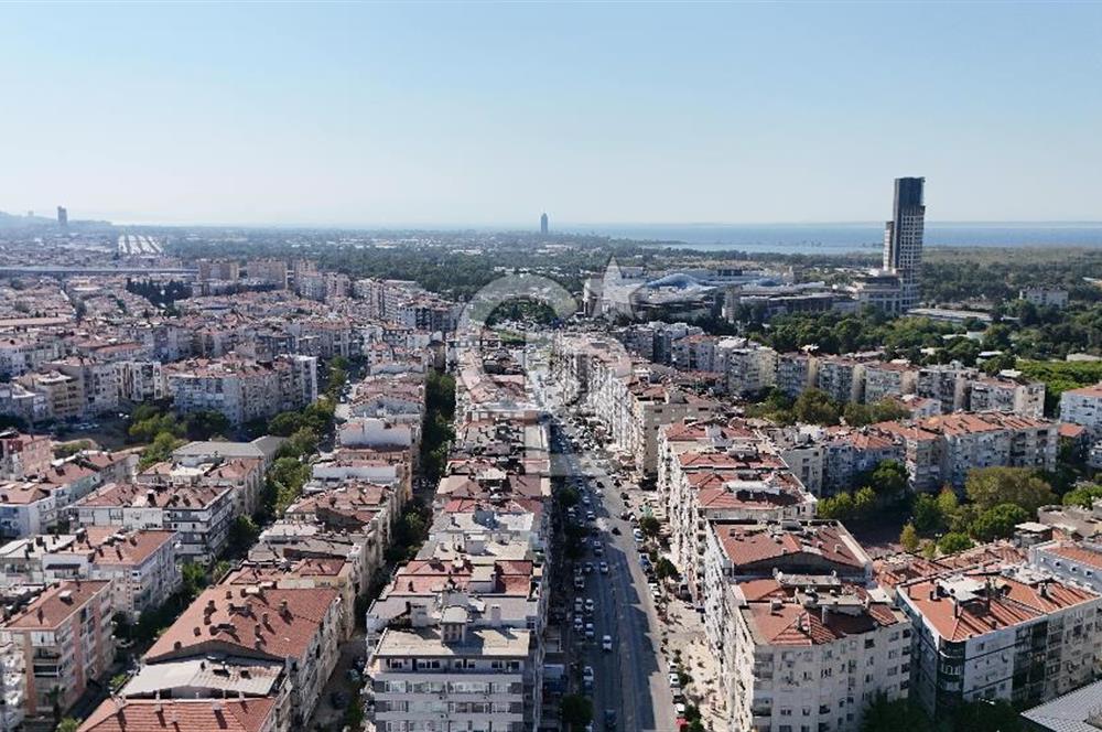 İnönü Cad. üzeri Göztepe Stadı karşısı mükemmel konumlu daire..