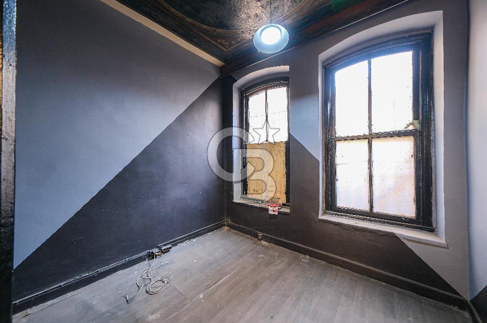 Şişhanede Deniz Manzaralı 6 Katlı Komple Kiralık Bina