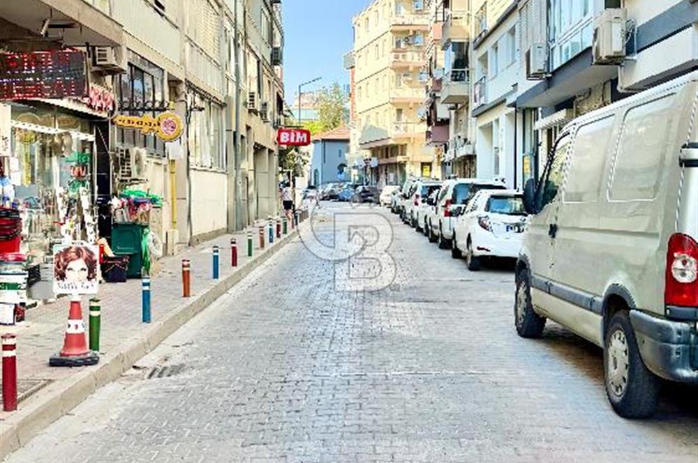 Karşıyaka Bahariye Mahallesi’nde Merkezi Konumda OTOPARKLI Eşyalı 3+1 Kiralık Daire
