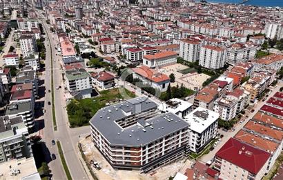 CAĞALOĞLUNA CEPHE KİRACILI SATILIK SIFIR DÜKKAN