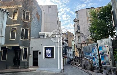 Köşe Konumda, Teraslı Tam Müstakil 3 Katlı Kiralık Bina