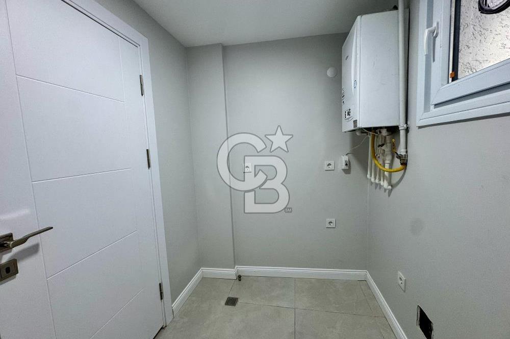 Köşe Konumda, Teraslı Tam Müstakil 3 Katlı Kiralık Bina