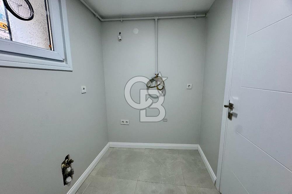 Köşe Konumda, Teraslı Tam Müstakil 3 Katlı Kiralık Bina