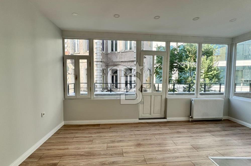 Köşe Konumda, Teraslı Tam Müstakil 3 Katlı Kiralık Bina