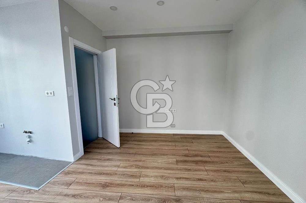 Köşe Konumda, Teraslı Tam Müstakil 3 Katlı Kiralık Bina