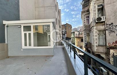 Köşe Konumda, Teraslı Tam Müstakil 3 Katlı Kiralık Bina