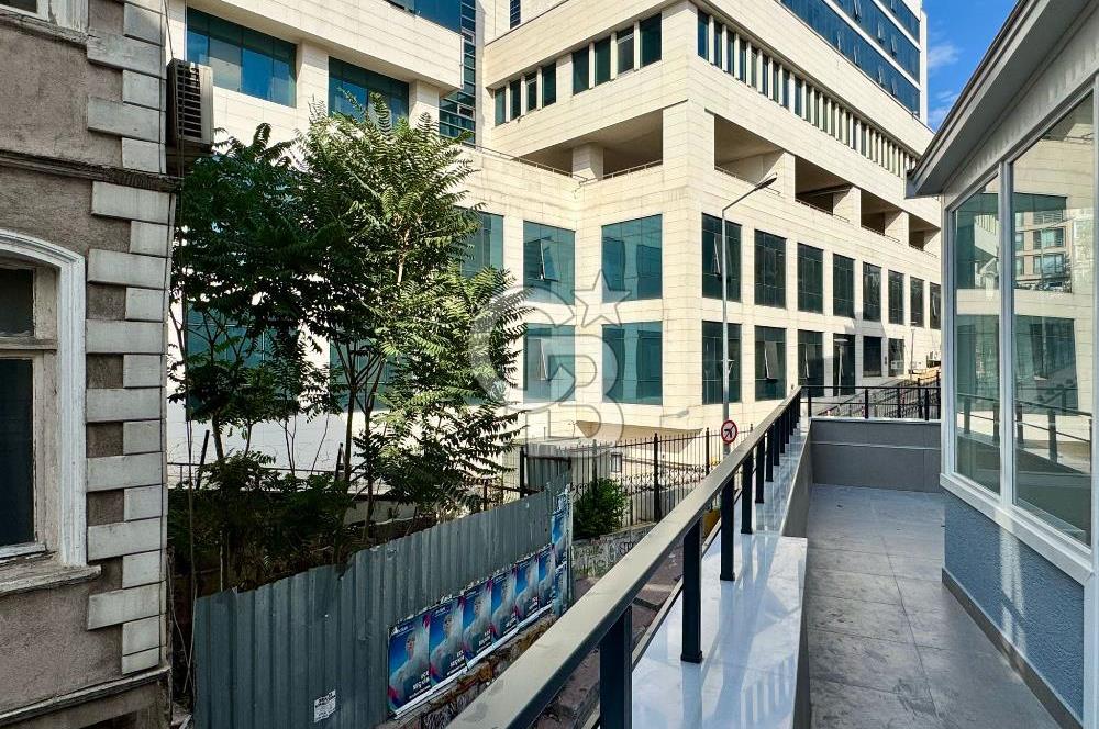 Köşe Konumda, Teraslı Tam Müstakil 3 Katlı Kiralık Bina