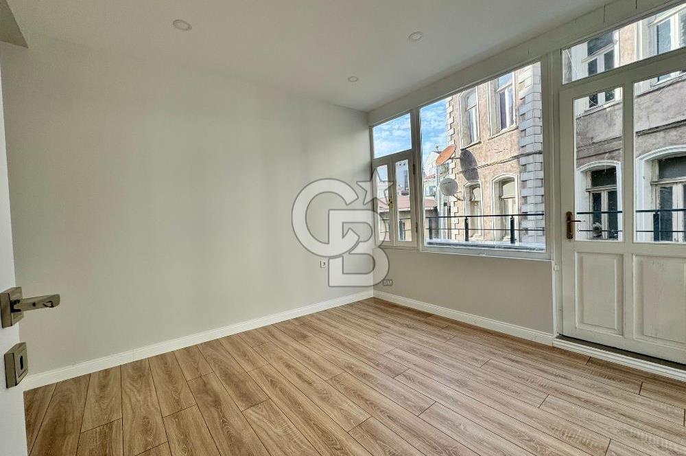 Köşe Konumda, Teraslı Tam Müstakil 3 Katlı Kiralık Bina