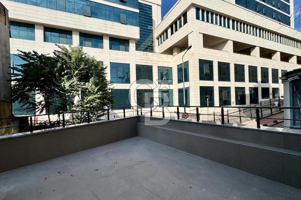 Köşe Konumda, Teraslı Tam Müstakil 3 Katlı Kiralık Bina